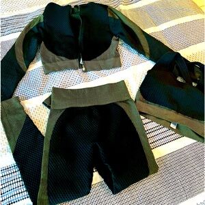 Leggings 3 piece set jacket leggings and sports bra, bottoms Med, tops Large